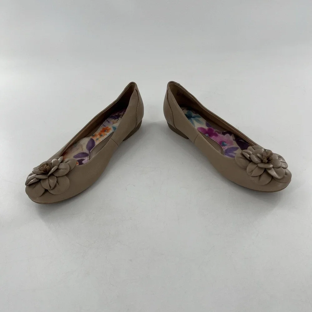 Born Concepts BOC Ballet Flats Womens 7 M Leather Nude‎ Beige Tan 3D Flower